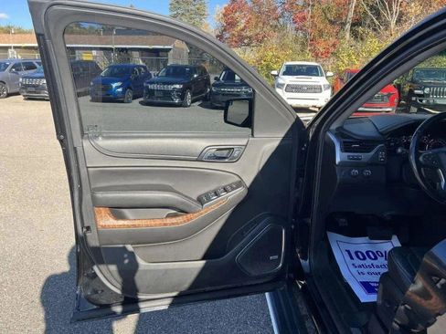 Used 2018 Chevrolet Suburban Premier image 9