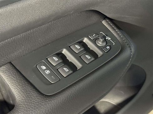 Used 2021 Volvo XC60 T5 Momentum w/ Advanced Package image 24