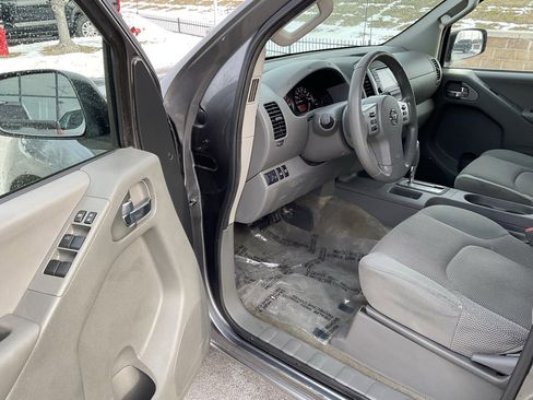 Used 2016 Nissan Frontier SV image 9