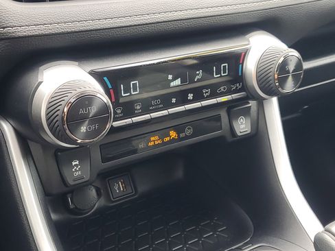 Certified 2025 Toyota RAV4 XLE w/ Convenience Package image 30