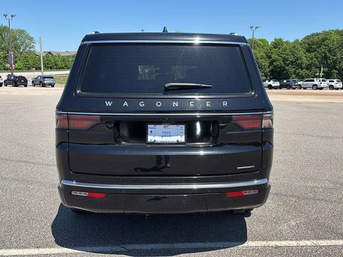 Used 2024 Jeep Wagoneer Series II w/ Flexible Seating Group RWD image 4