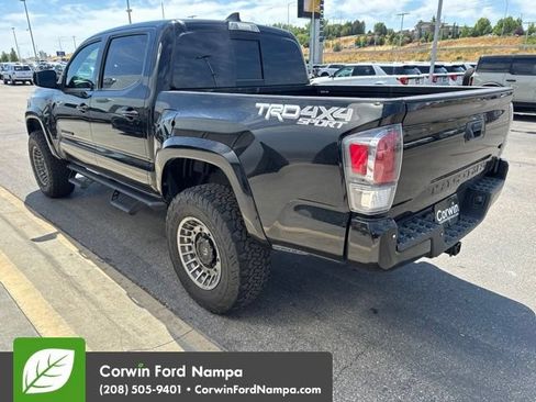 Used 2021 Toyota Tacoma TRD Sport w/ Technology Package AWD/4WD image 4