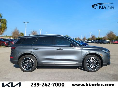 Used 2021 Lincoln Corsair AWD w/ Sport Package image 4