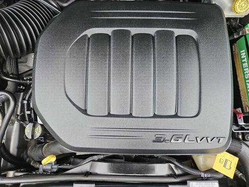 Used 2019 Dodge Grand Caravan SE image 30