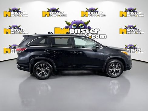 Used 2016 Toyota Highlander XLE AWD/4WD image 4