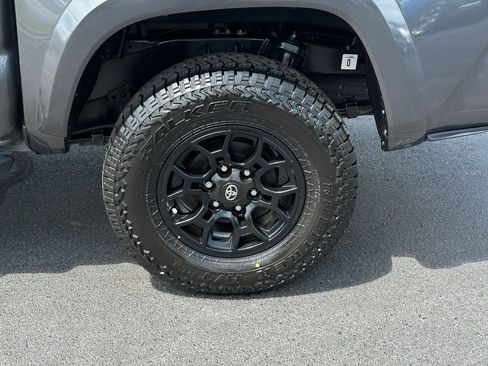 Used 2022 Toyota Tacoma SR5 w/ Technology Package RWD image 9