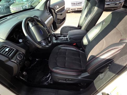 Used 2019 Ford Explorer XLT w/ Equipment Group 202A AWD/4WD image 26