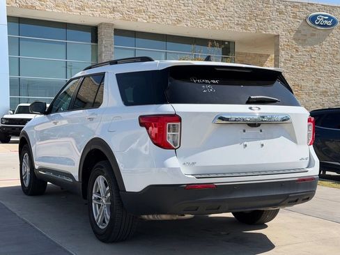 Used 2023 Ford Explorer XLT AWD/4WD image 9