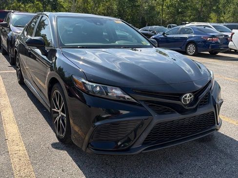 Used 2023 Toyota Camry SE FWD image 2