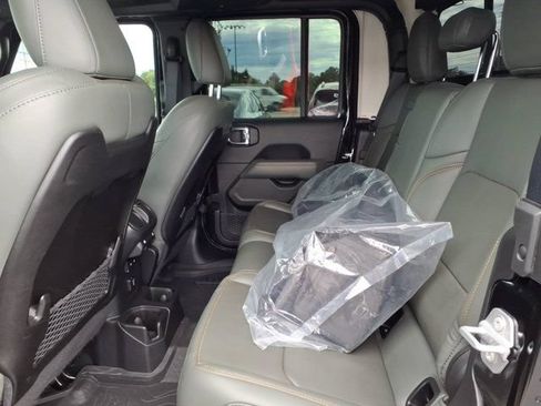 Used 2025 Jeep Gladiator Mojave w/ Steel Bumper Group AWD/4WD image 25