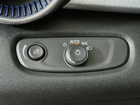 New 2026 Chevrolet Trax LT w/ LT Convenience Package FWD image 10