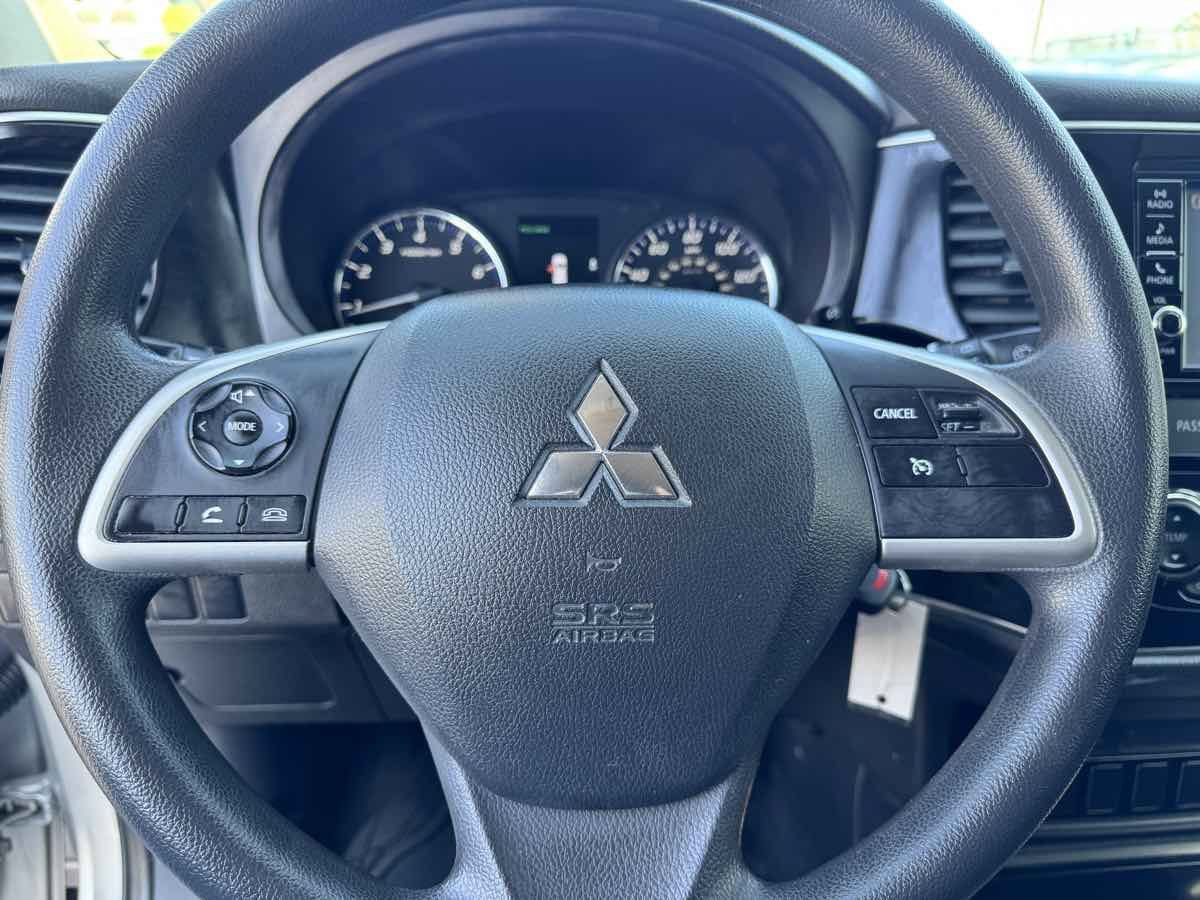 Used 2018 Mitsubishi Outlander ES FWD image 43