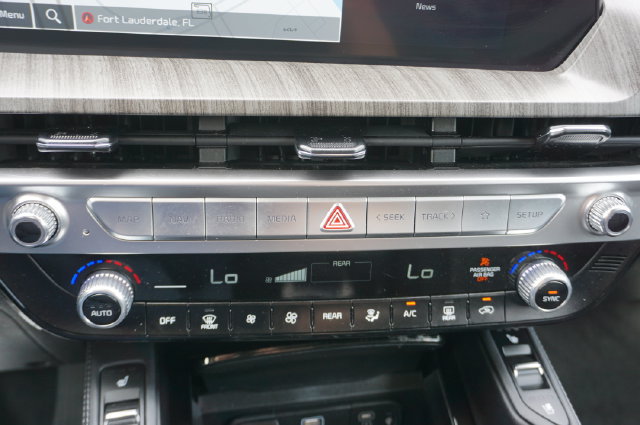 Used 2025 Kia Telluride EX FWD image 21