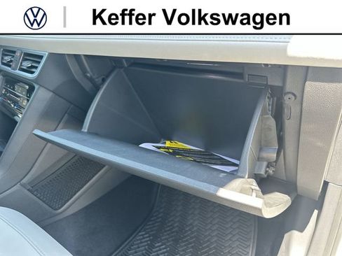 New 2026 Volkswagen Taos SE FWD image 32
