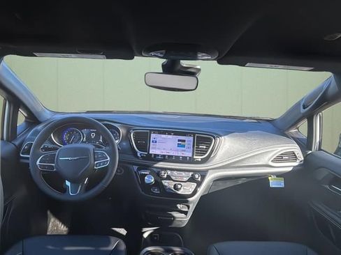 New 2026 Chrysler Pacifica Select FWD image 27