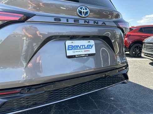 Used 2022 Toyota Sienna XSE w/ XSE Plus Package FWD image 13