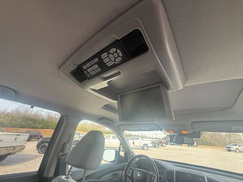 Used 2017 Honda Pilot Touring image 9