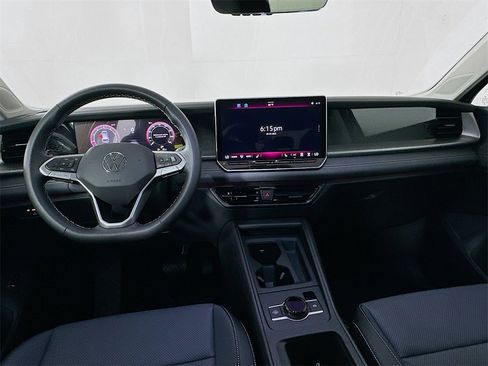 New 2025 Volkswagen Tiguan SE image 3