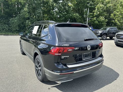 Used 2021 Volkswagen Tiguan SE w/ Panoramic Sunroof Package FWD image 3