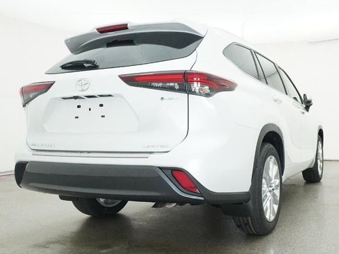 New 2026 Toyota Highlander Limited image 57