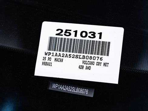 Certified 2025 Porsche Macan image 29