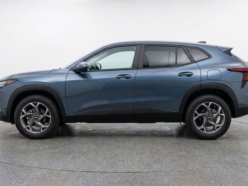 Used 2025 Chevrolet Trax LT FWD image 5