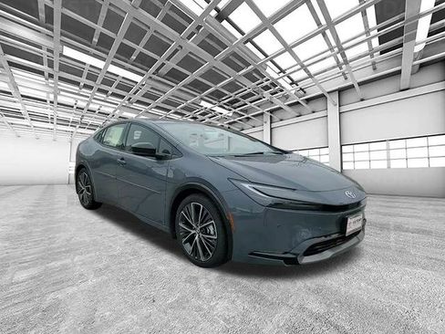 Used 2026 Toyota Prius XLE image 1