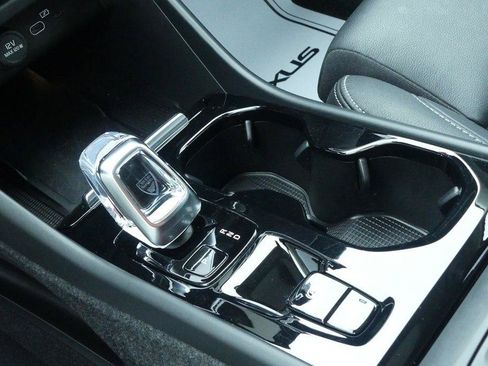 Used 2024 Volvo XC40 B5 Plus AWD/4WD image 27