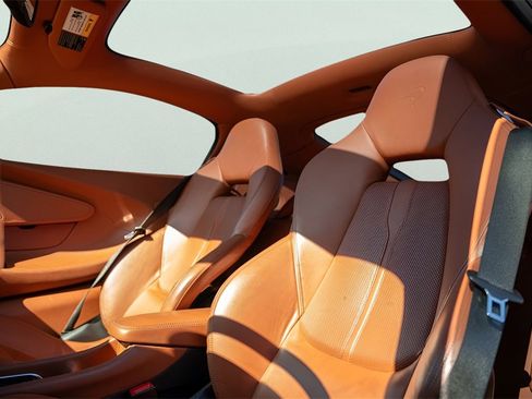 Used 2017 McLaren 570S image 39