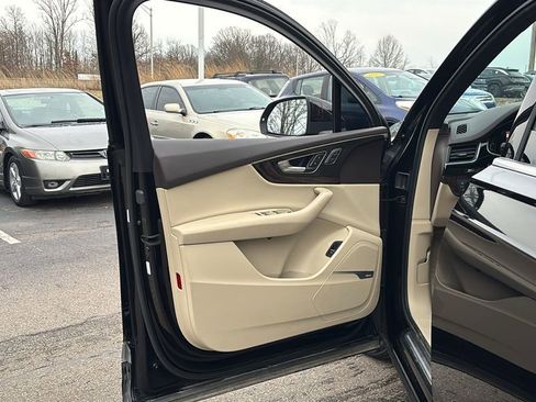 Used 2018 Audi Q7 3.0T Premium Plus w/ Premium Plus Package image 11