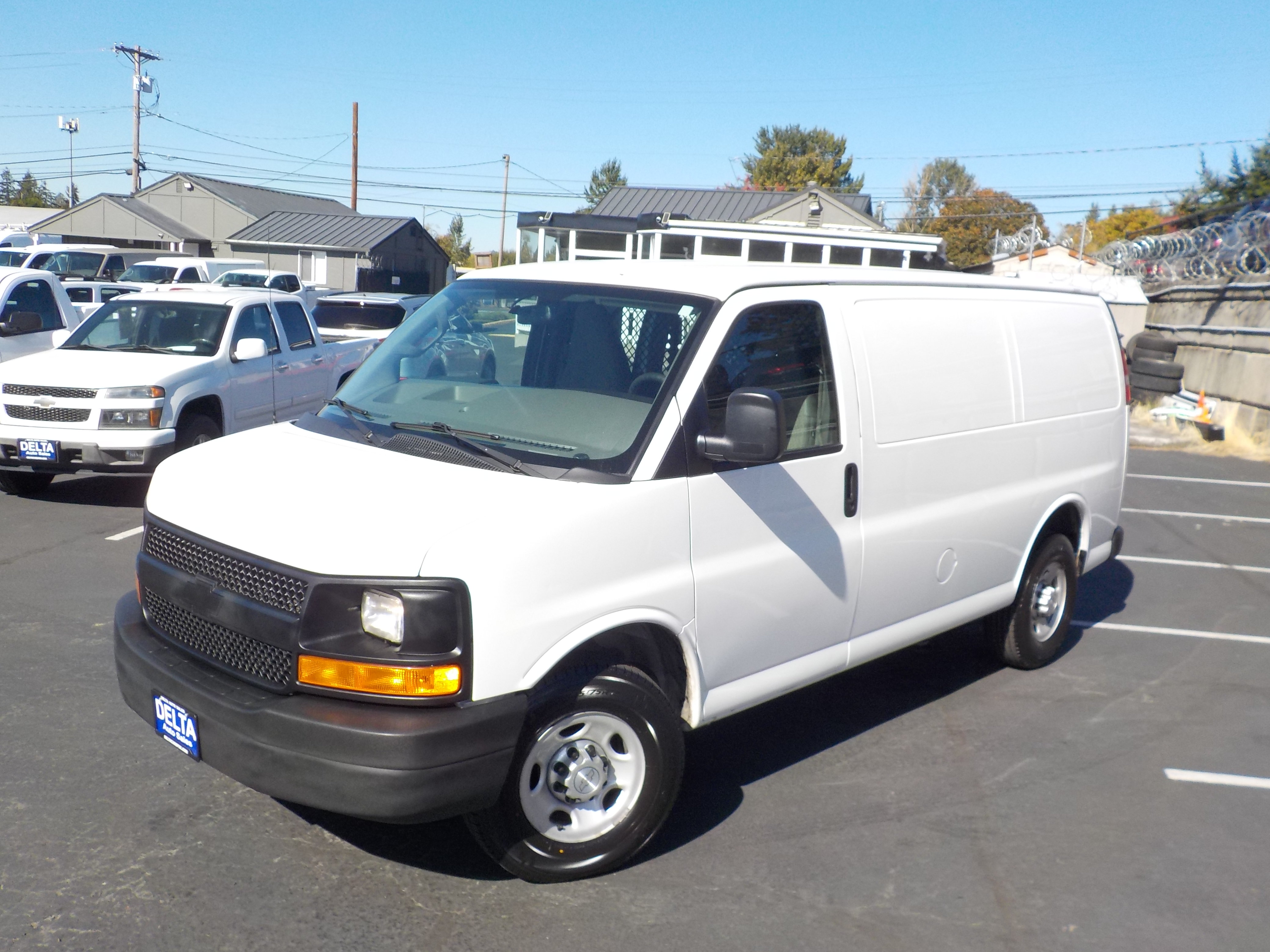 Used 2016 Chevrolet Express 2500 w/ Cold Climate Package RWD image 4