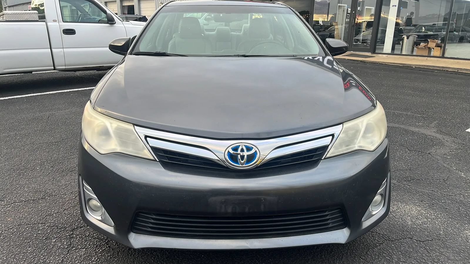 Used 2012 Toyota Camry XLE w/ Leather Pkg FWD image 2