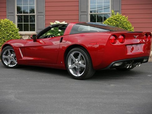 Used 2008 Chevrolet Corvette Coupe w/ Preferred Equipment Group RWD image 11
