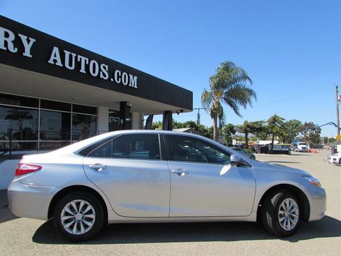 Used 2015 Toyota Camry LE FWD image 8