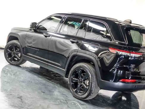 Used 2023 Jeep Grand Cherokee Altitude AWD/4WD image 11