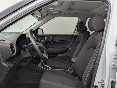 Used 2024 Hyundai Venue SEL image 14