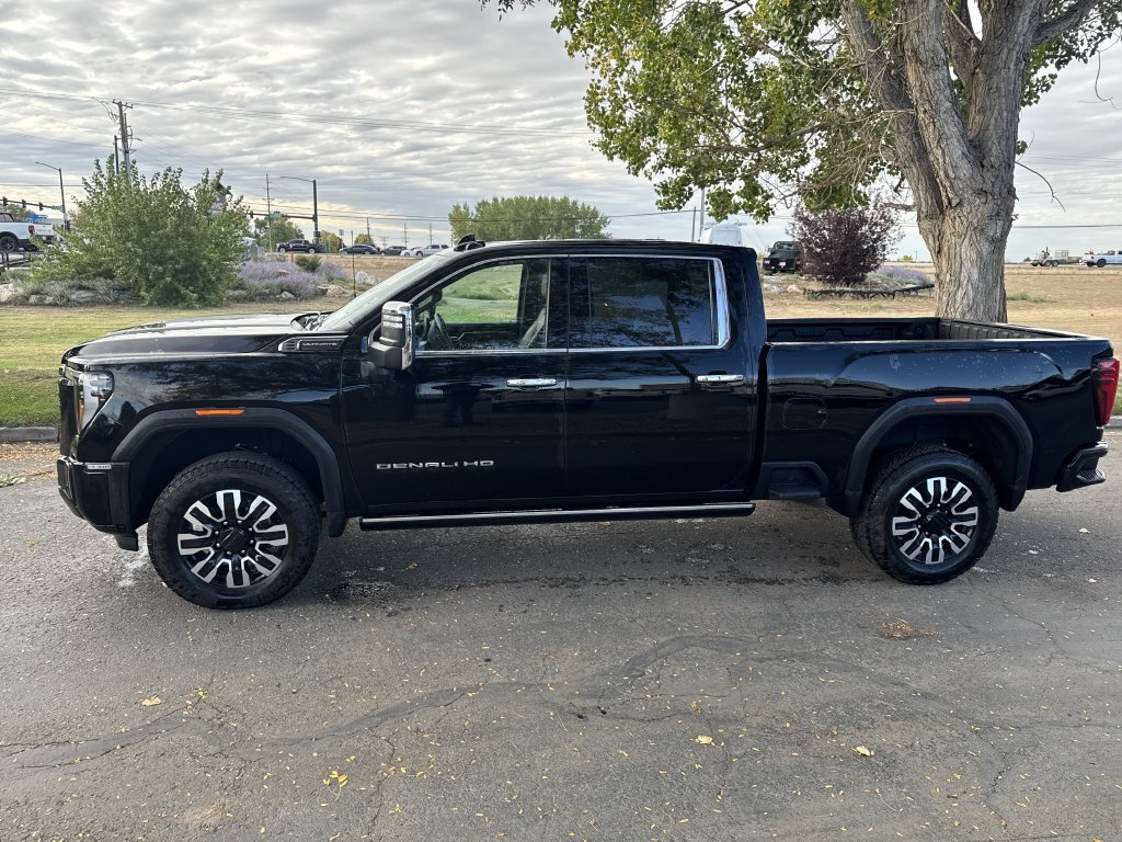 Used 2025 GMC Sierra 3500 Denali Ultimate AWD/4WD image 4