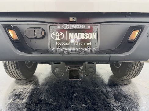 Used 2023 Toyota Tacoma TRD Off-Road w/ Technology Package AWD/4WD image 32