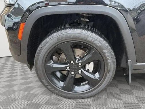Used 2023 Jeep Grand Cherokee Altitude AWD/4WD image 13