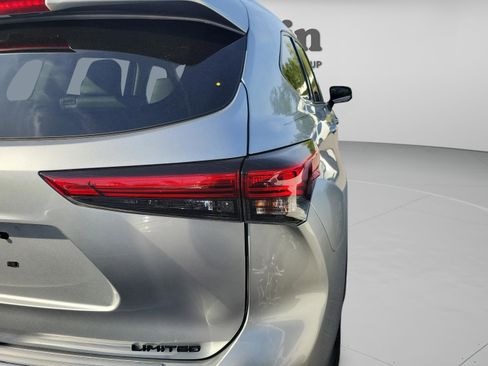 Used 2021 Toyota Highlander Limited FWD image 18