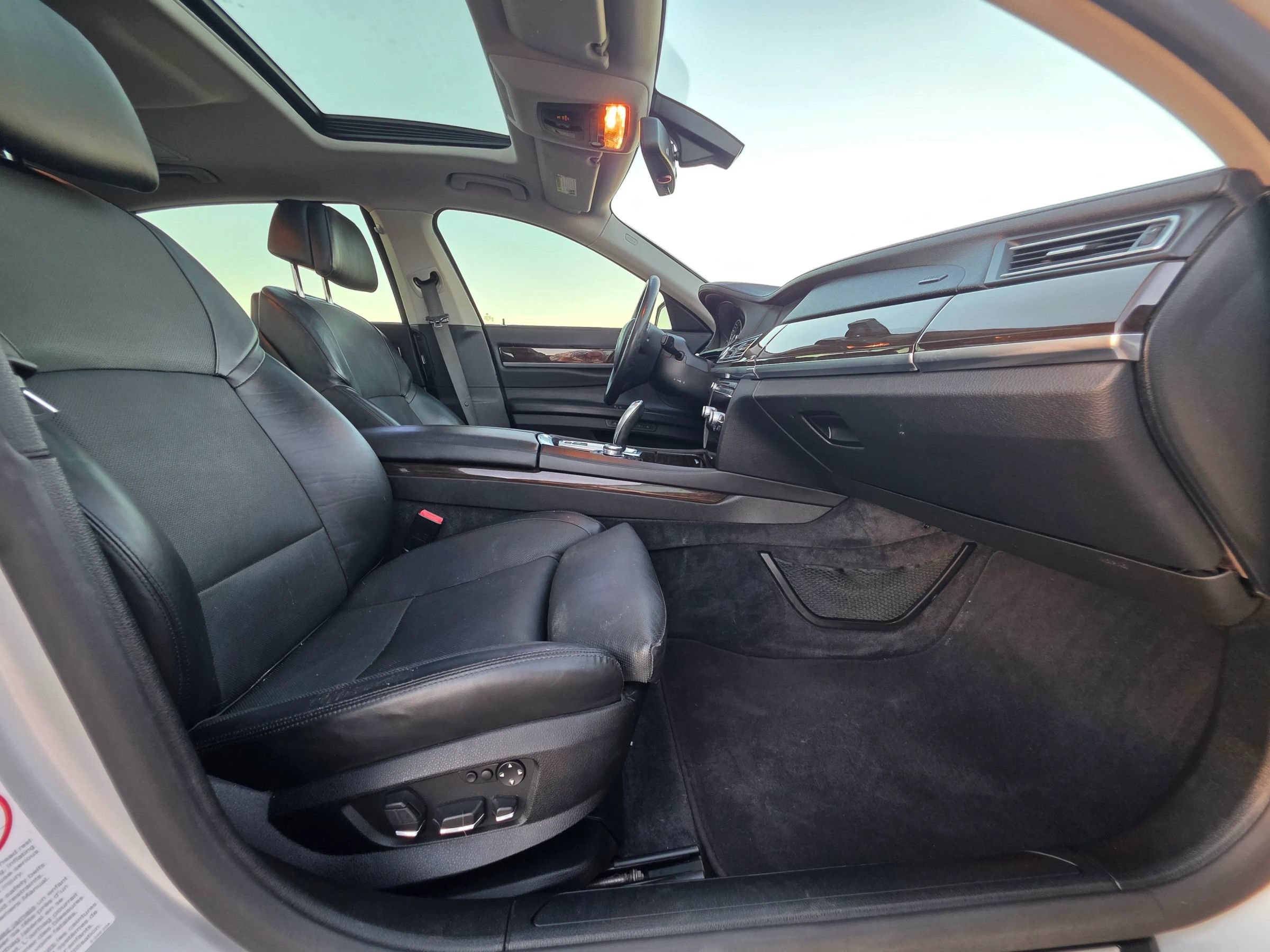 Used 2009 BMW 750Li w/ Sport Pkg RWD image 14