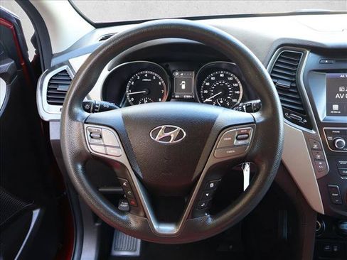 Used 2018 Hyundai Santa Fe SE FWD image 13