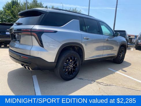 Used 2025 Chevrolet Traverse LT w/ Midnight/Sport Edition FWD image 3