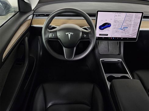 Used 2023 Tesla Model 3 Standard Range image 7