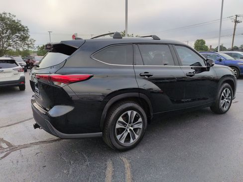 Used 2022 Toyota Highlander XLE FWD image 5