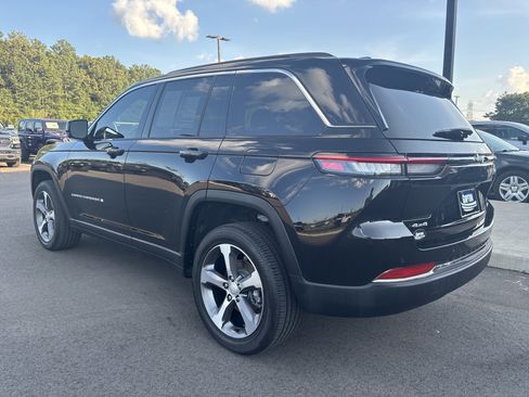 Used 2025 Jeep Grand Cherokee Limited w/ Luxury Tech Group II AWD/4WD image 3