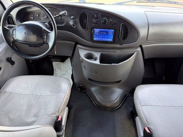 Used 1998 Ford E-150 and Econoline 150 Club Wagon RWD image 11