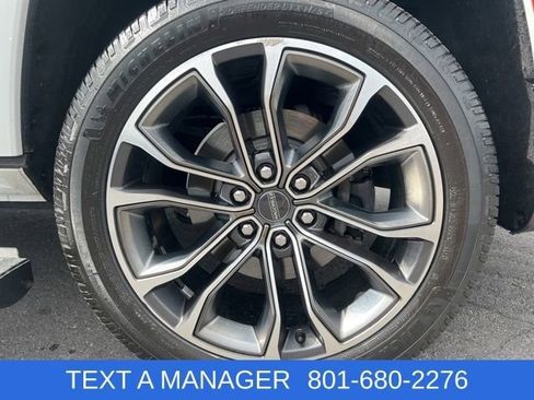 Used 2022 Jeep Grand Wagoneer Series III w/ Rear Seat Video Group 1 AWD/4WD image 4