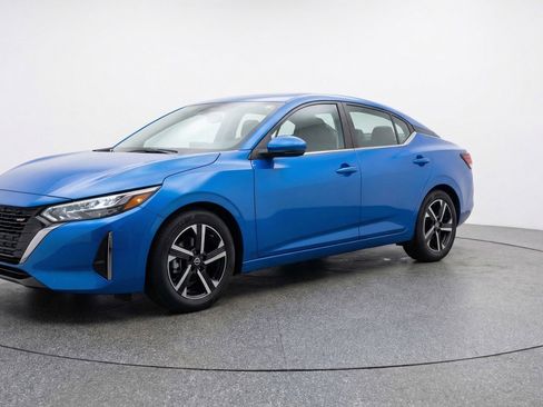 Used 2025 Nissan Sentra SV image 3