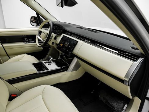 Used 2024 Land Rover Range Rover SE AWD/4WD image 20